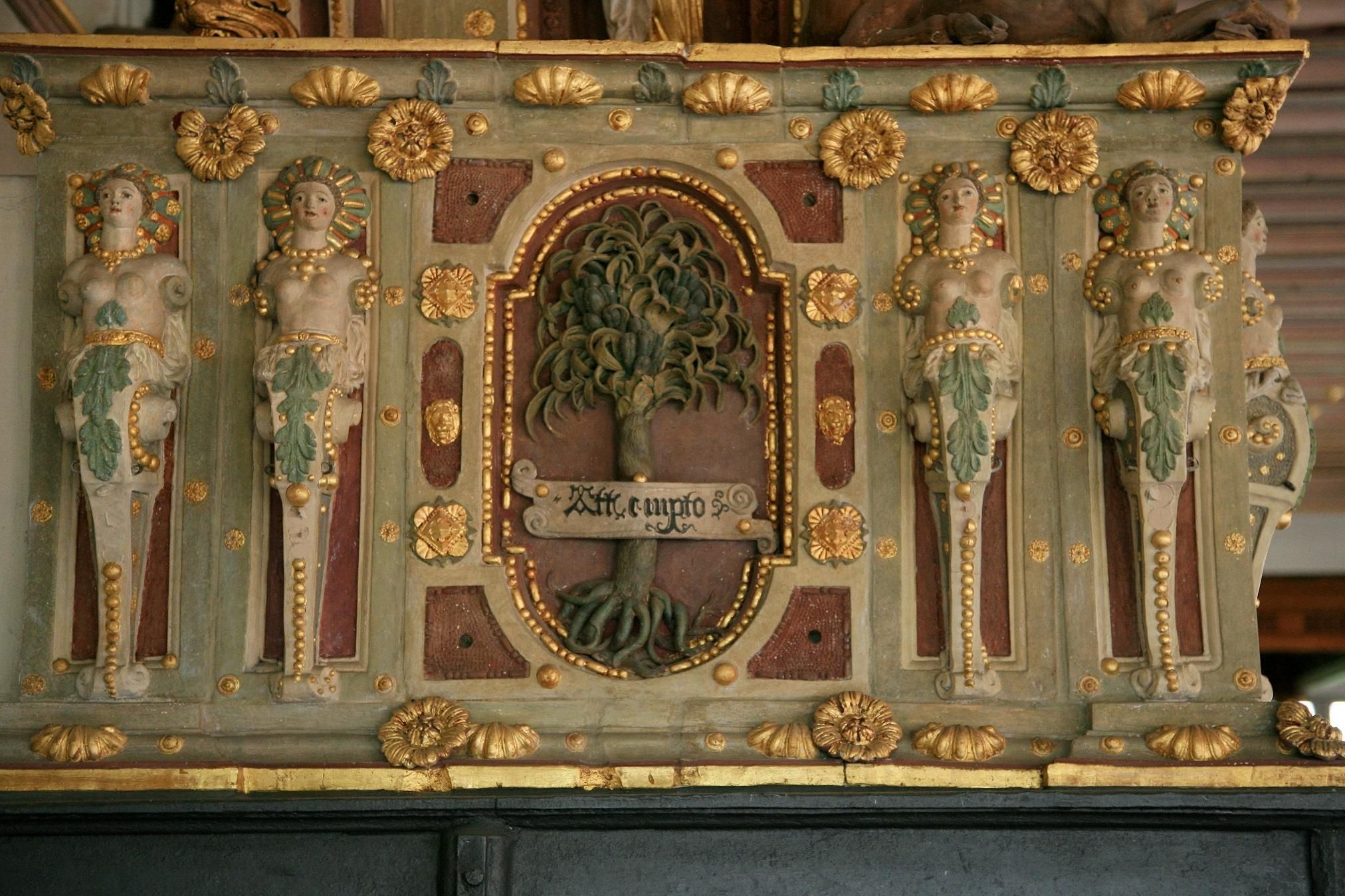 Residenzschloss Urach, Detail des Ofens im Goldenen Saal