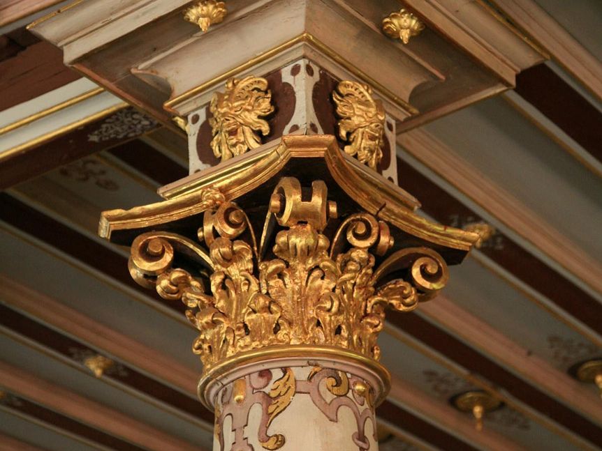Foto: Staatliche Schlösser und Gärten Baden-Württemberg, Janna Almeida Kapitell im Goldenen Saal von Schloss Urach