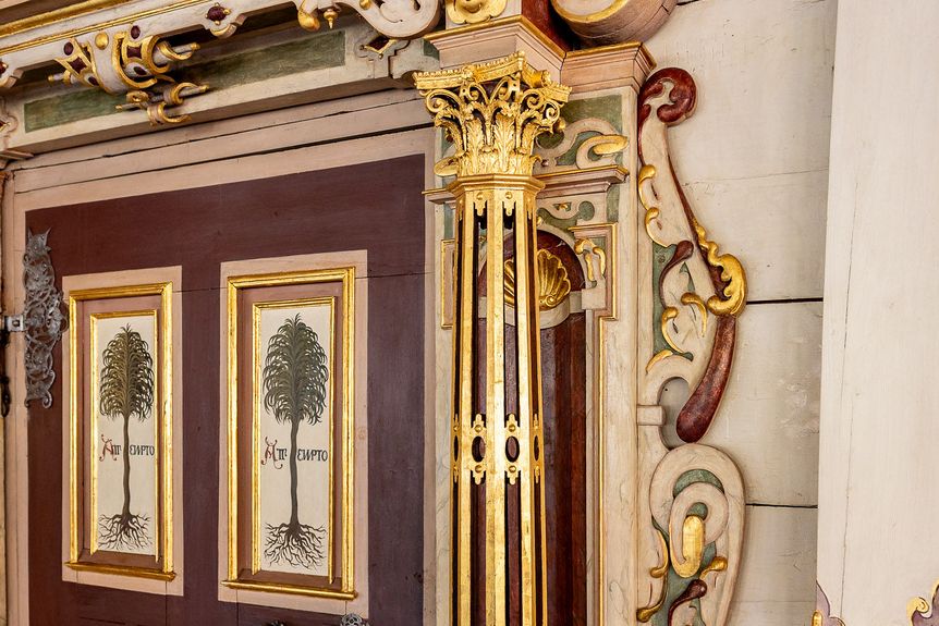 Residenzschloss Urach, Detailansicht der Tür im Goldenen Saal