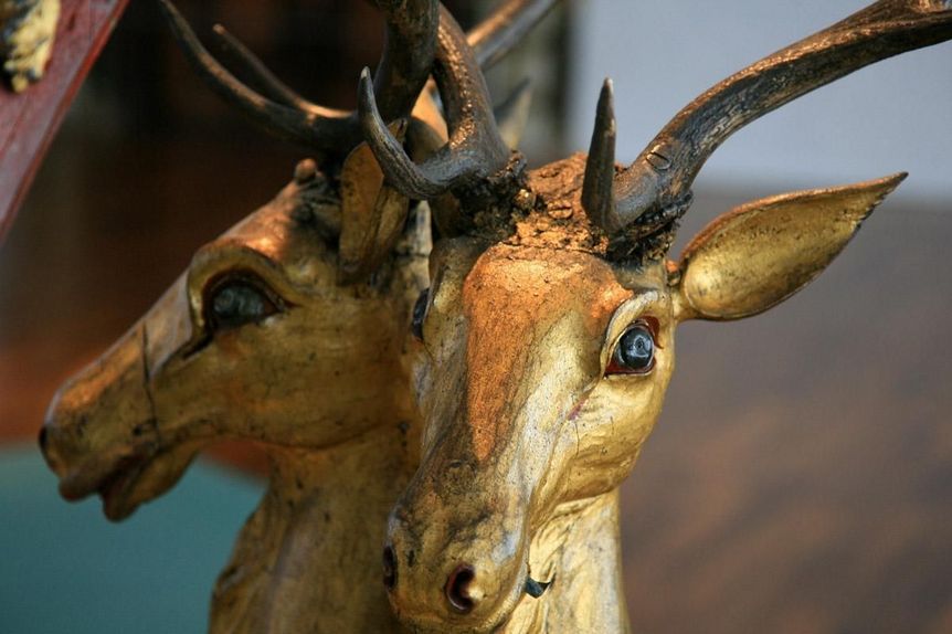 Detail eines Prunkschlittens in der Ausstellung von Schloss Urach