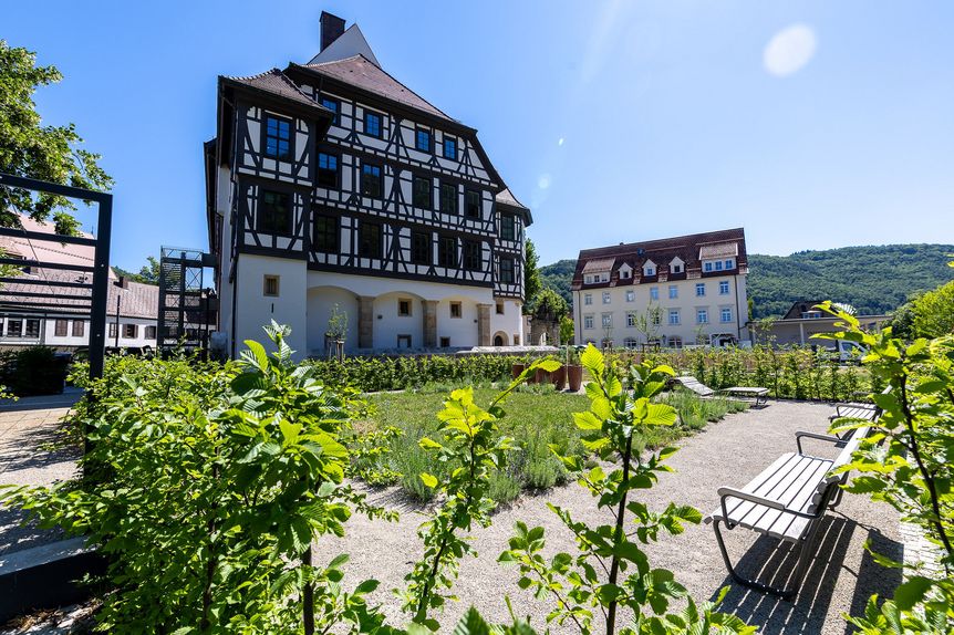 Residenzschloss Urach, außen, Schloss und Garten