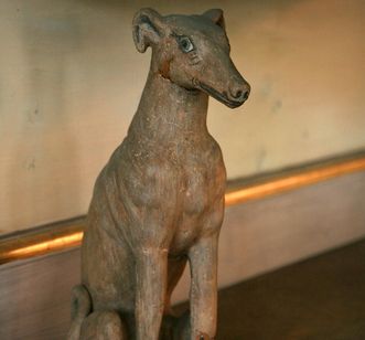 Darstellung eines Hundes im Goldenen Saal von Schloss Urach