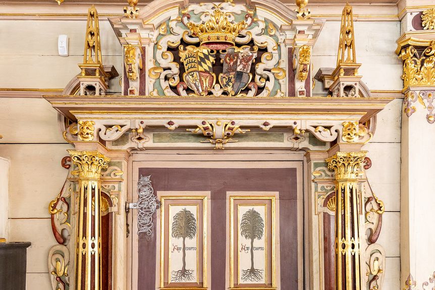 Residenzschloss Urach, innen, Goldener Saal, Portal