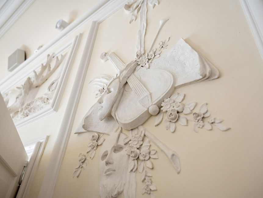 Foto: Staatliche Schlösser und Gärten Baden-Württemberg, Jürgen Franke Residenzschloss Urach, Detail von Stuck im Weißen Saal